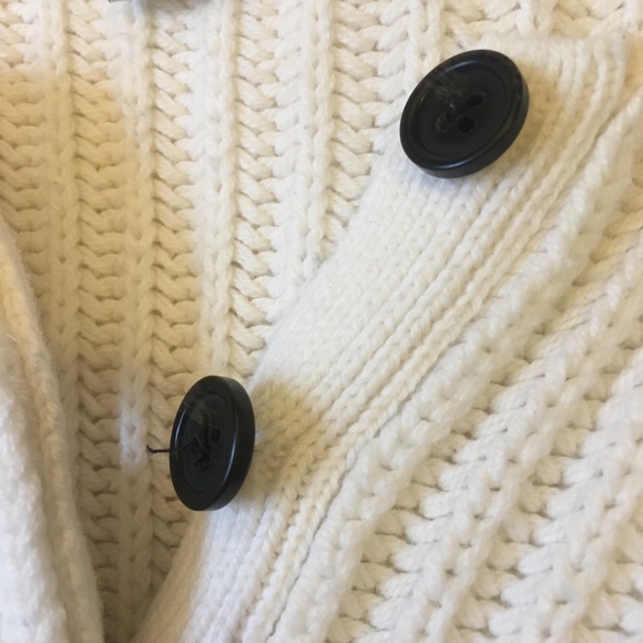 American Eagle outfitters white sweater - Picture 5 of 5